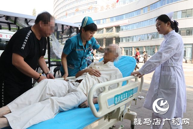 堅(jiān)守崗位是醫(yī)務(wù)工作者對(duì)祖國(guó)最長(zhǎng)情的告白