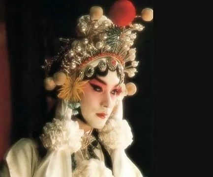 明星的宿命：被萬(wàn)千寵愛(ài)，受萬(wàn)千傷害