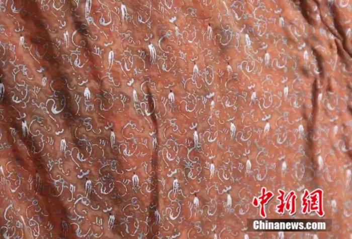 西漢人有多精致？輕薄透視裝、保健防蚊枕了解一下