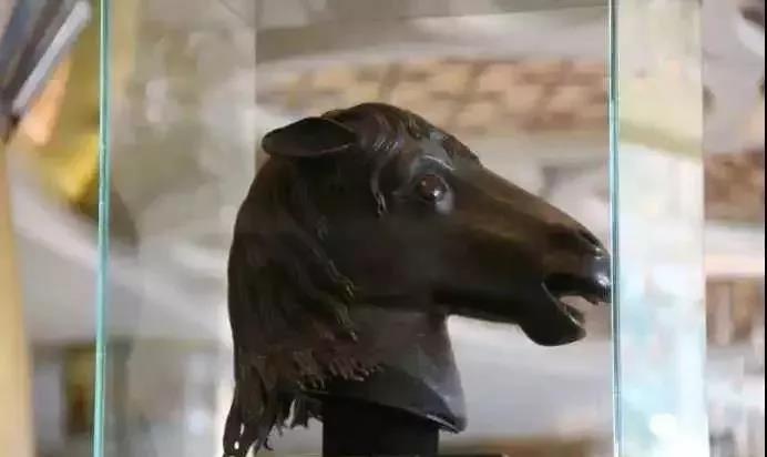 馬首銅像回家：文物只有在原生地展示，才最有尊嚴 