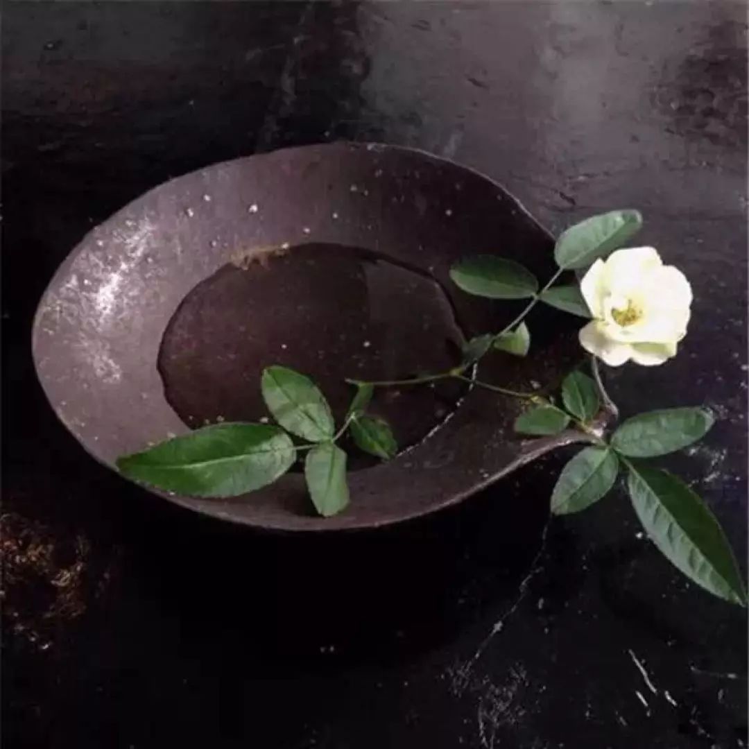 真正的審美是與美保持距離，而不是占有