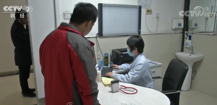  我國人均預(yù)期壽命提高到77歲 個人衛(wèi)生支出比重降至30%以下