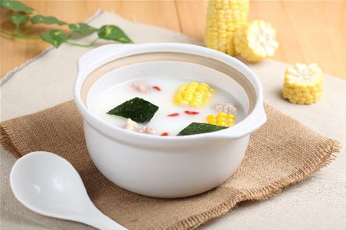 胃口不好，喝點椰青奶白菜肉丸湯