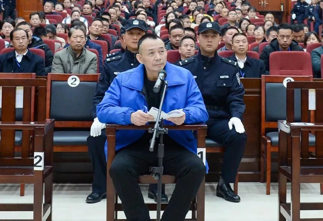 年底陸續(xù)領(lǐng)死刑的“黑老大”：多人身背命案、背后有“保護(hù)傘”