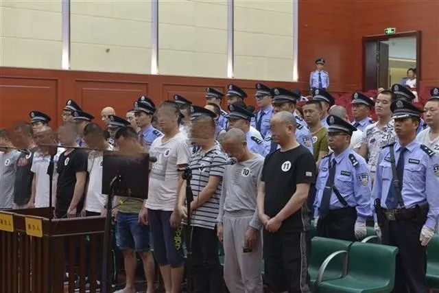 年底陸續(xù)領(lǐng)死刑的“黑老大”：多人身背命案、背后有“保護(hù)傘”