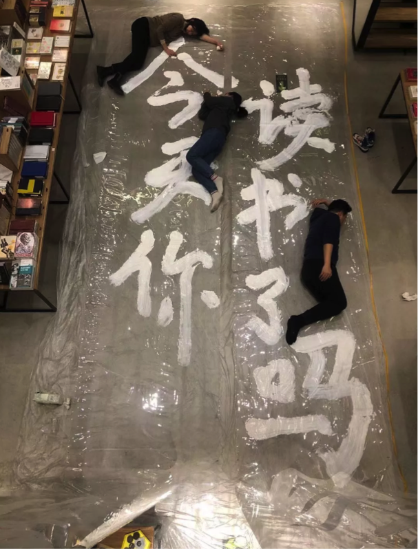 在“紙媒將死”的哀嚎中，他們昂然地走到了第十年 