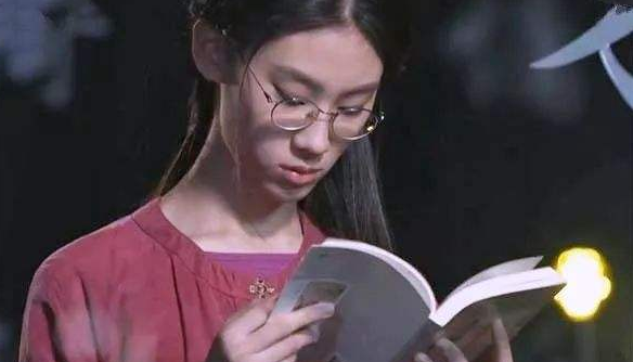 清華才女武亦姝明明能背2000多首詩詞，她究竟會不會寫詩？ 