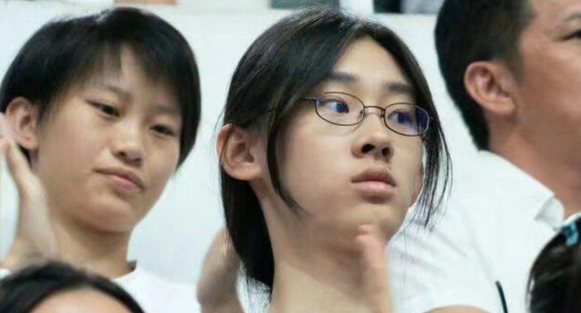 清華才女武亦姝明明能背2000多首詩詞，她究竟會不會寫詩？ 