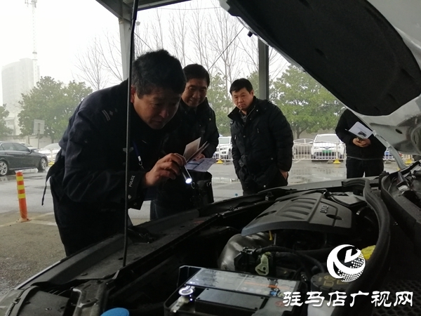 年底新車上牌扎堆 車管所便民服務助力