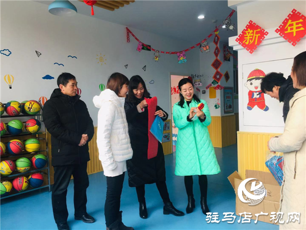 開發(fā)區(qū)開展“把愛(ài)帶回家·寒假暖冬”關(guān)愛(ài)兒童成長(zhǎng)慰問(wèn)活動(dòng)