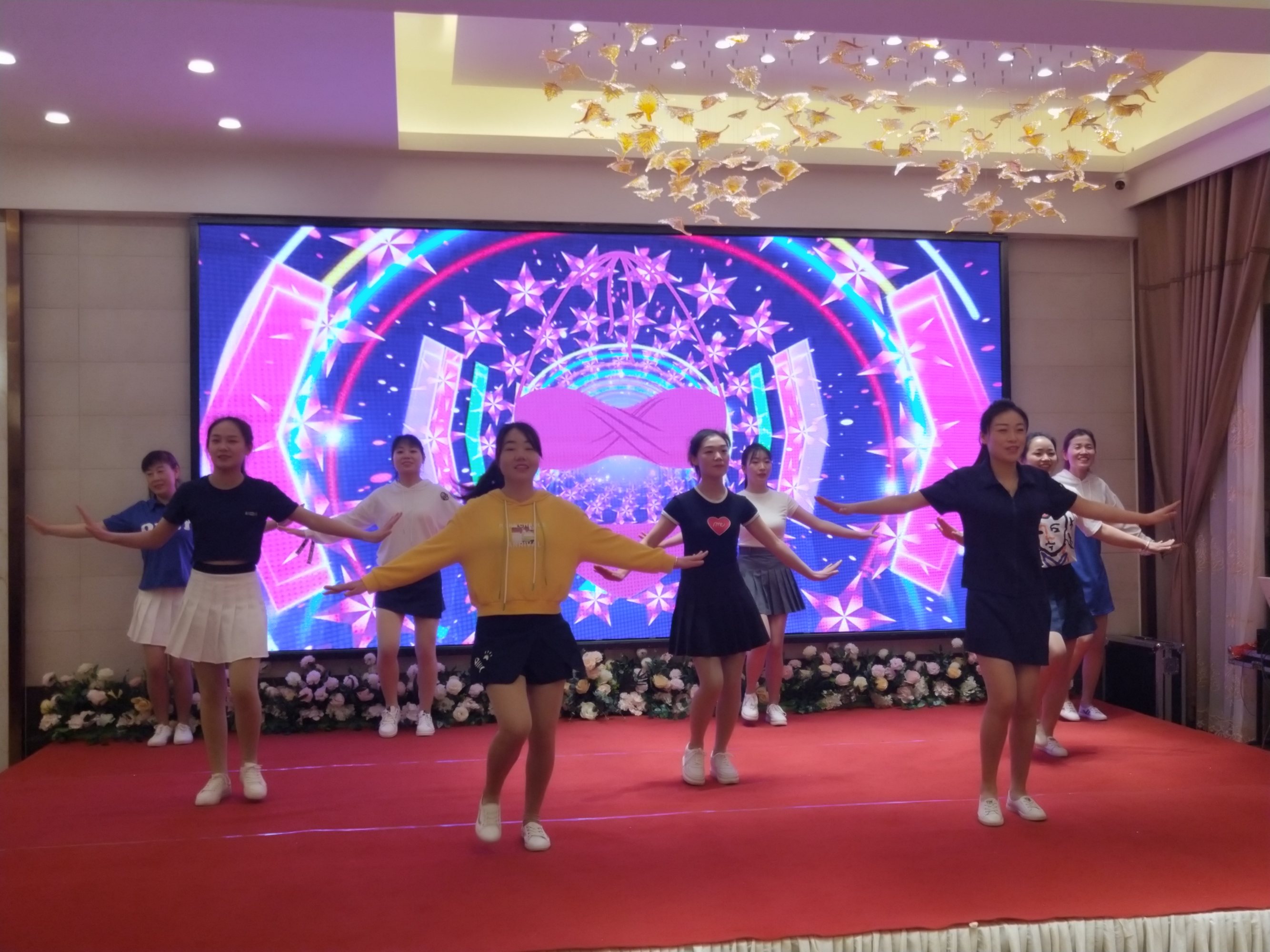 駐馬店市餐飲與飯店行業(yè)協(xié)會(huì)2020年迎新團(tuán)拜會(huì)上24道駐馬店小吃喜獲“河南名吃”稱號 