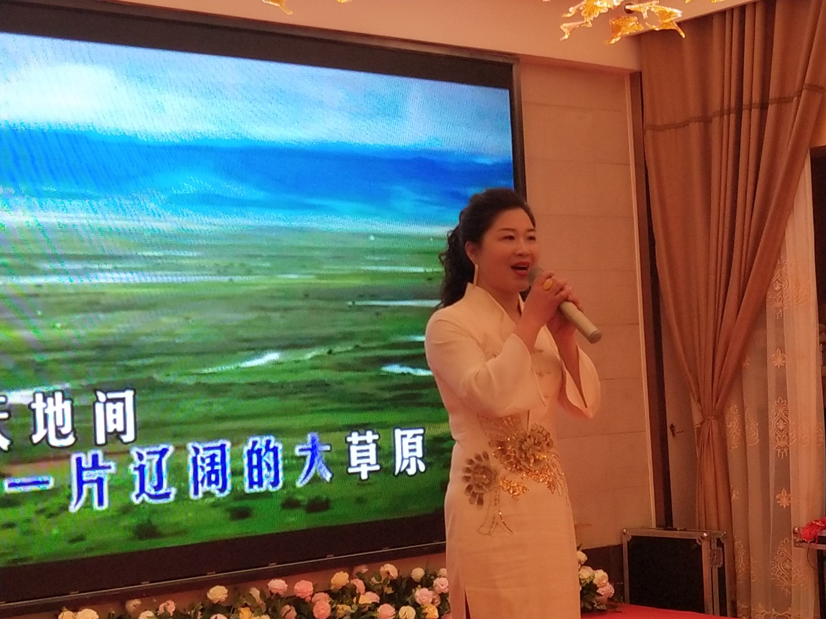 駐馬店市餐飲與飯店行業(yè)協(xié)會(huì)2020年迎新團(tuán)拜會(huì)上24道駐馬店小吃喜獲“河南名吃”稱號 