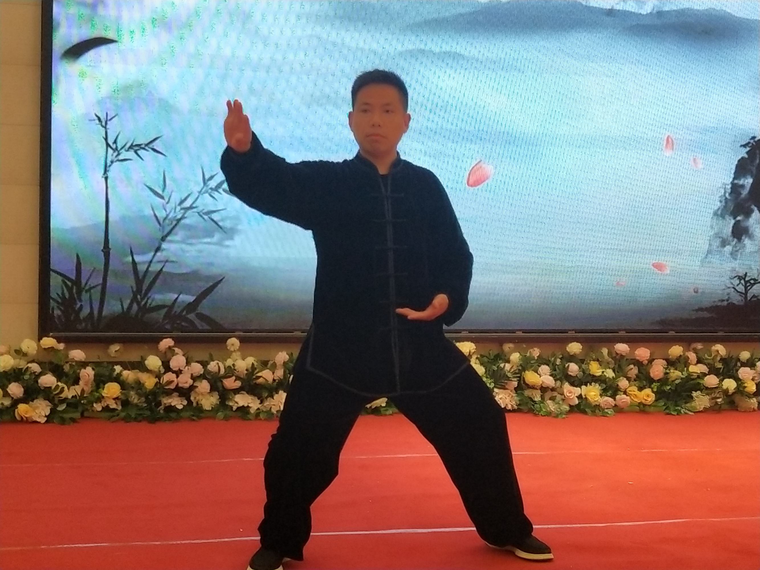 駐馬店市餐飲與飯店行業(yè)協(xié)會(huì)2020年迎新團(tuán)拜會(huì)上24道駐馬店小吃喜獲“河南名吃”稱號 