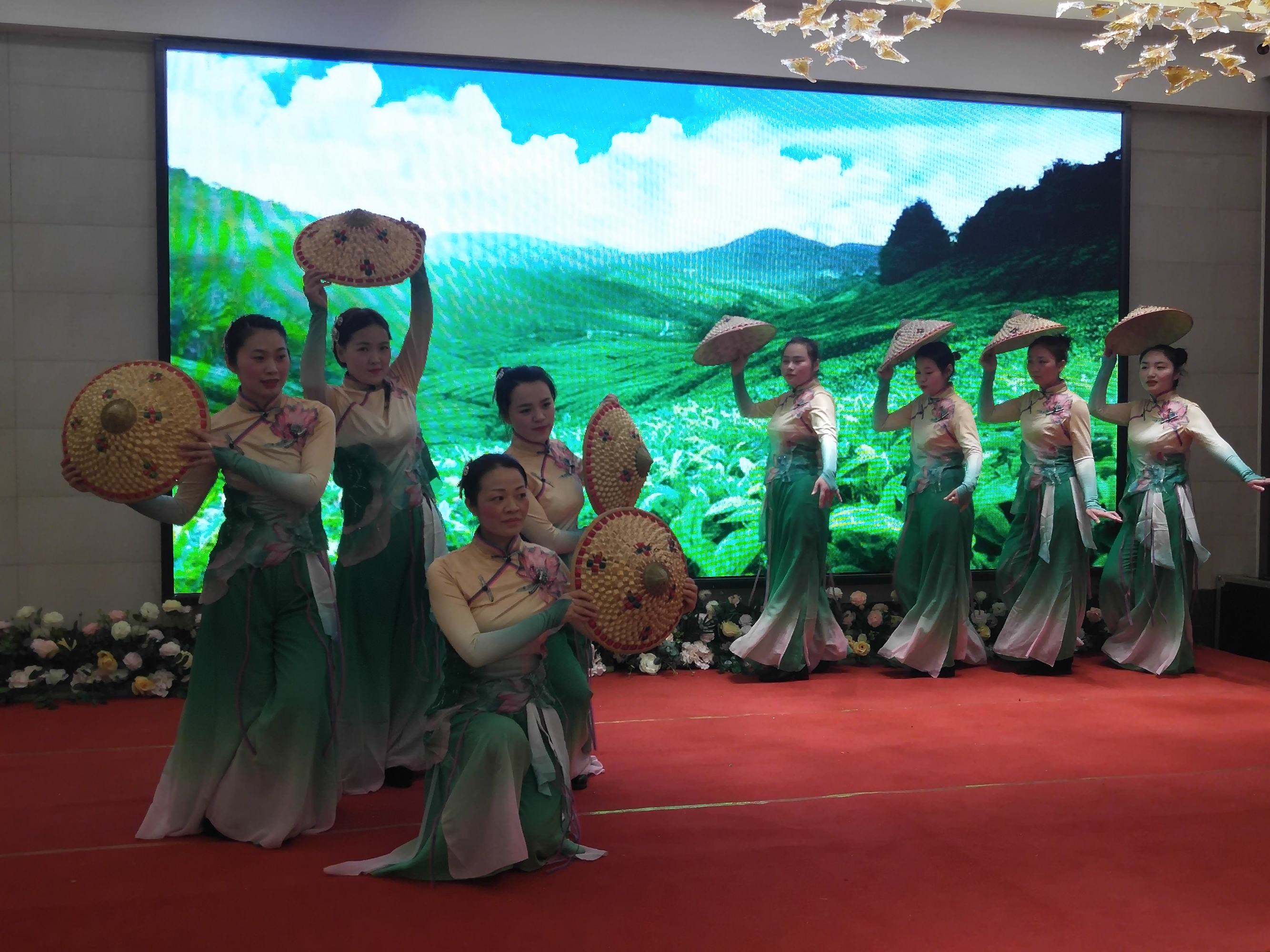 駐馬店市餐飲與飯店行業(yè)協(xié)會(huì)2020年迎新團(tuán)拜會(huì)上24道駐馬店小吃喜獲“河南名吃”稱號 