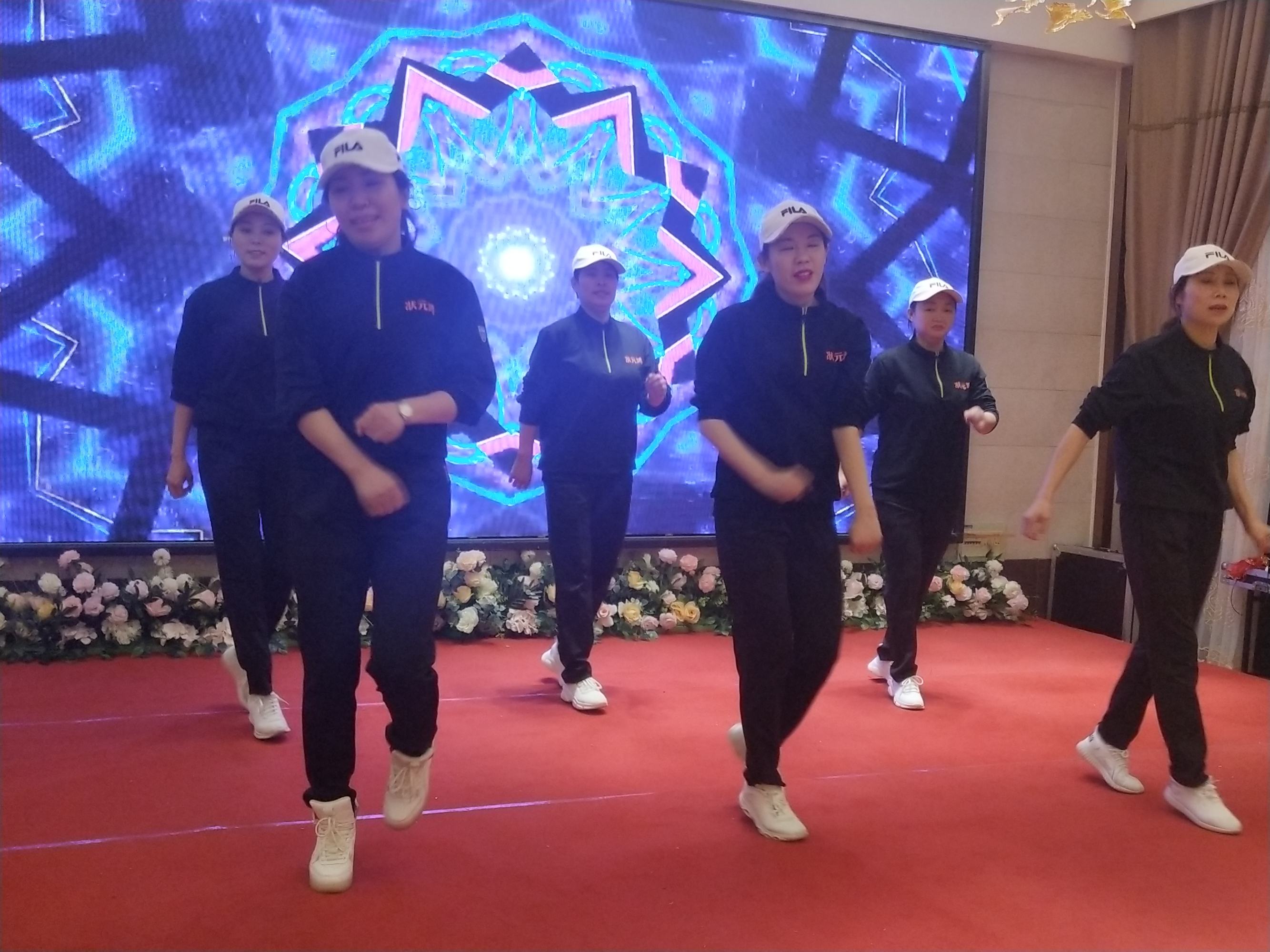 駐馬店市餐飲與飯店行業(yè)協(xié)會(huì)2020年迎新團(tuán)拜會(huì)上24道駐馬店小吃喜獲“河南名吃”稱號 