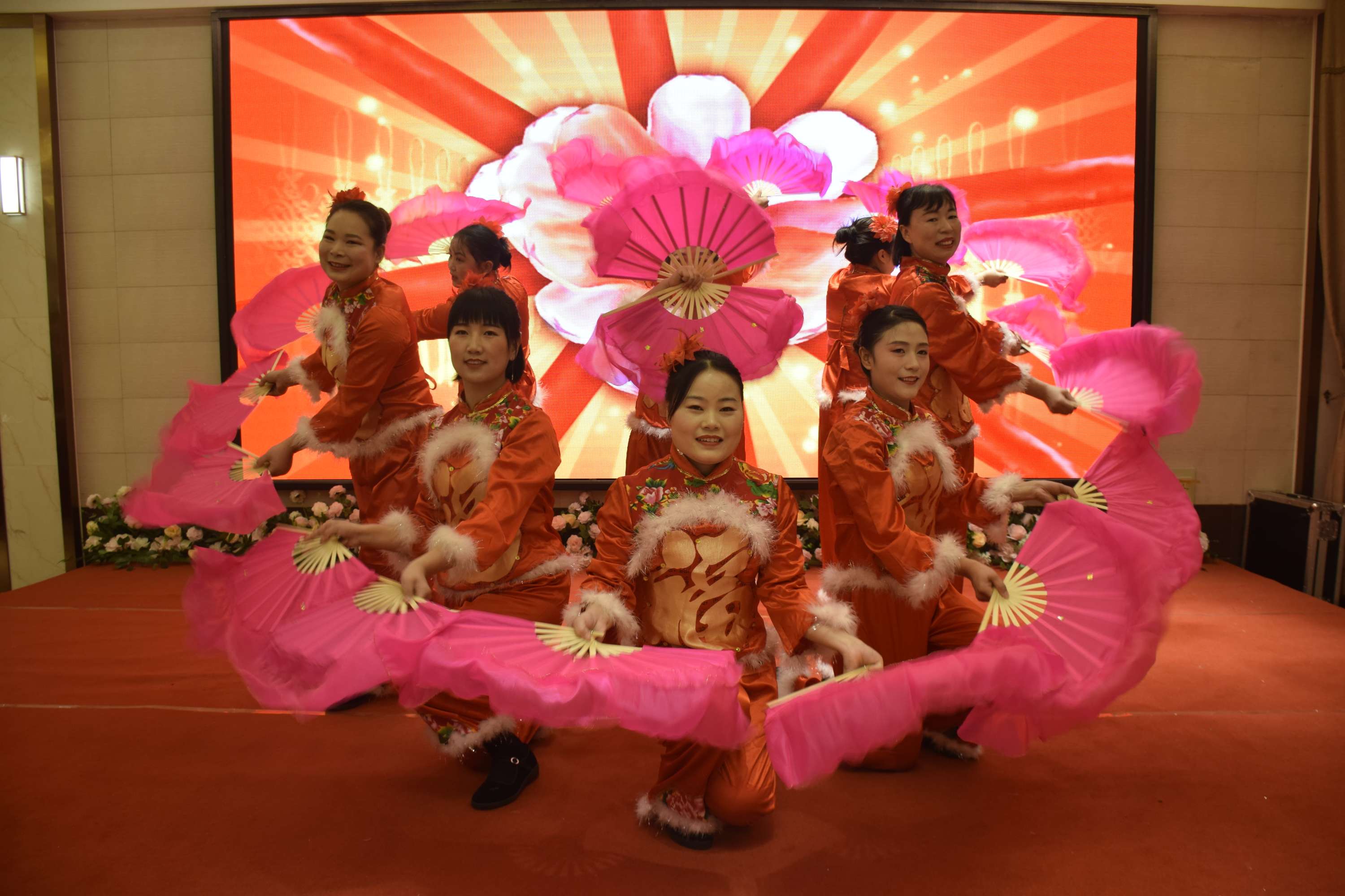 駐馬店市餐飲與飯店行業(yè)協(xié)會(huì)2020年迎新團(tuán)拜會(huì)上24道駐馬店小吃喜獲“河南名吃”稱號 
