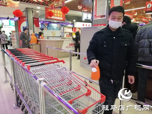 駐馬店市區(qū)超市生活物資供求充足 購物環(huán)境規(guī)范有序