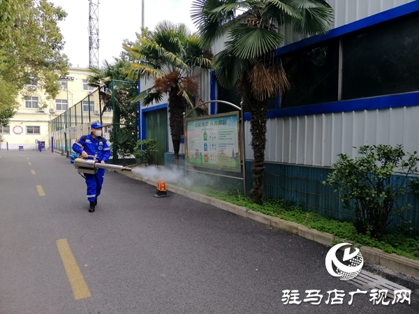 市紅十字蛟龍應(yīng)急搜救隊(duì)&ldquo;消疫先鋒隊(duì)&rdquo;  入市內(nèi)小區(qū)進(jìn)行&ldquo;消殺&rdquo;