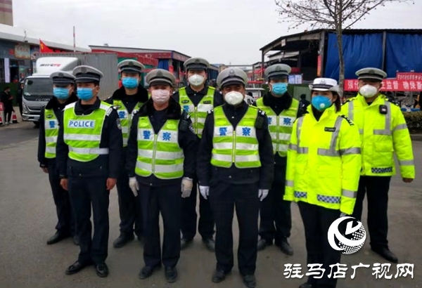 駐馬店市公安局東風(fēng)派出所聯(lián)合多部門(mén)開(kāi)展市場(chǎng)疫情防控工作