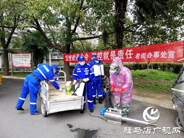 市紅十字蛟龍應(yīng)急搜救隊(duì)&ldquo;消疫先鋒隊(duì)&rdquo;  入市內(nèi)小區(qū)進(jìn)行&ldquo;消殺&rdquo;