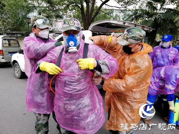 市紅十字蛟龍應(yīng)急搜救隊(duì)&ldquo;消疫先鋒隊(duì)&rdquo;  入市內(nèi)小區(qū)進(jìn)行&ldquo;消殺&rdquo;