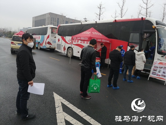 獻(xiàn)血救人“疫”不容辭，新蔡縣727人參與無(wú)償獻(xiàn)血