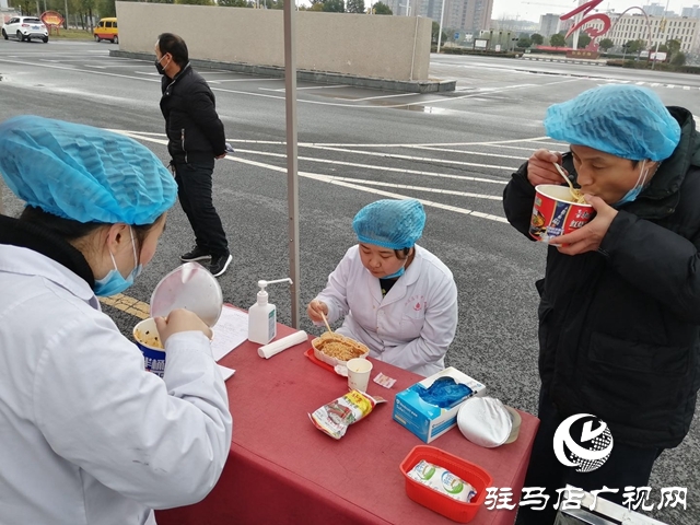 獻(xiàn)血救人“疫”不容辭，新蔡縣727人參與無(wú)償獻(xiàn)血