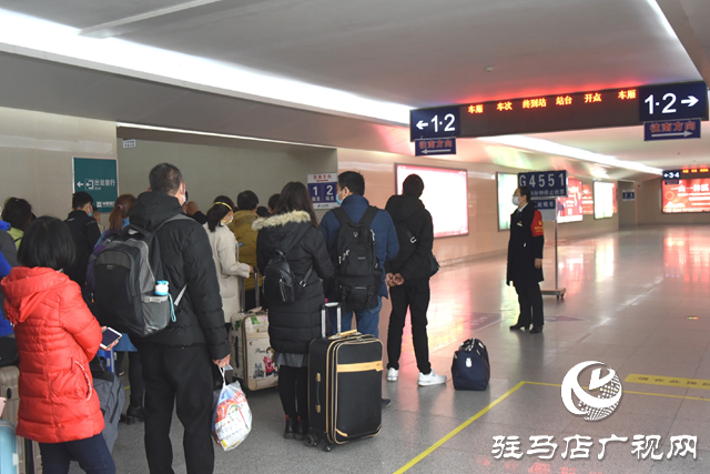 駐馬店西站開(kāi)通務(wù)工專列助力返崗復(fù)工