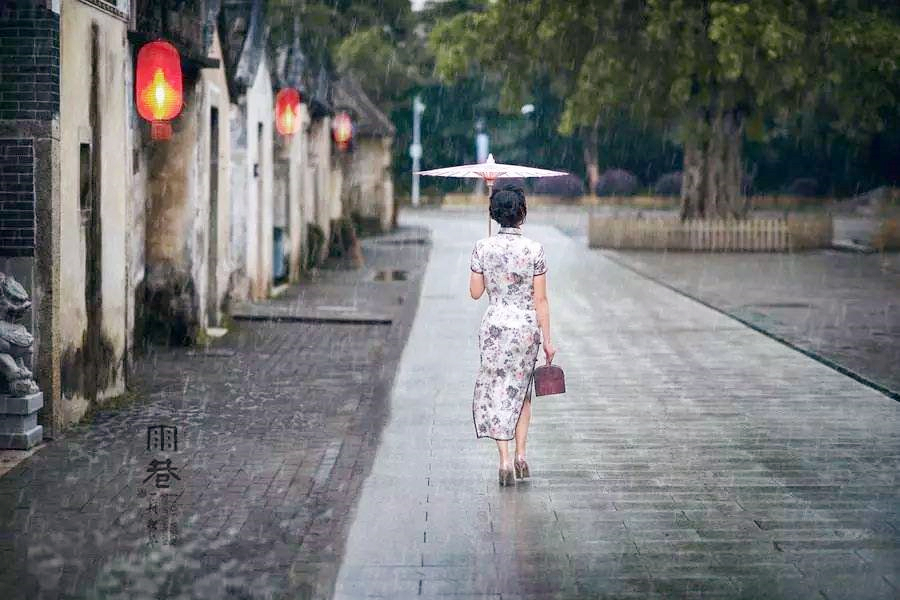 味道：我駕駛著玫瑰的新帆，陶醉于松香和長(zhǎng)長(zhǎng)的吻里