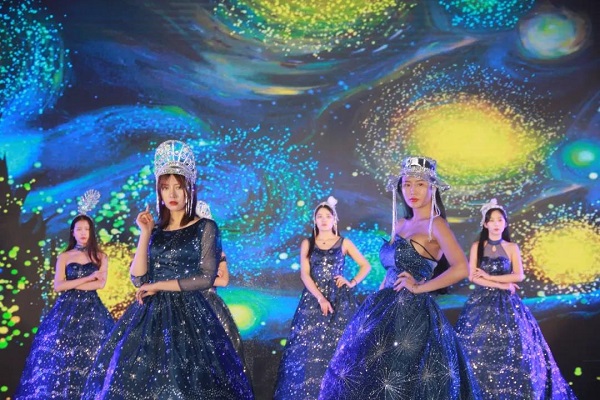 全天中，向上看！中原第一天幕簽約儀式圓滿禮成！
