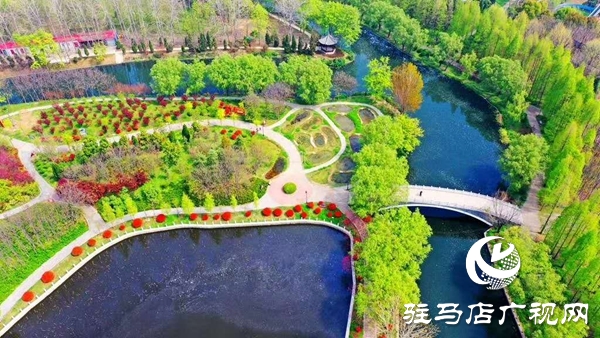 春風(fēng)拂“蘇堤”，游人醉“斷橋”，四月的天中美景似江南