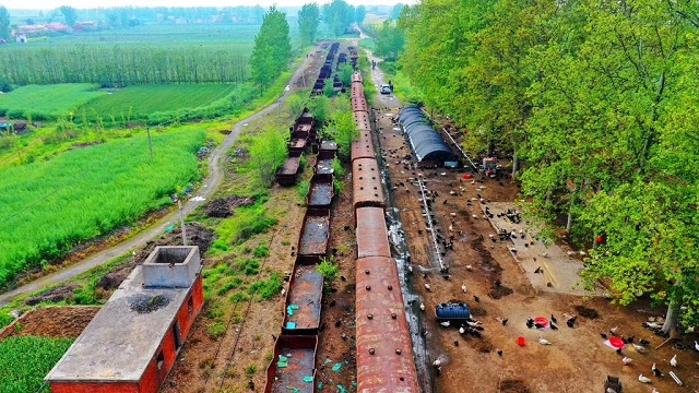 隨著汽車等新型運輸方式的出現(xiàn)，窄軌小火車逐漸轉為貨運直至完全停止運行。