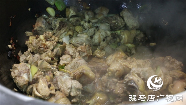 19.9元吃小龍蝦！三毛土鍋臺(tái)小龍蝦限時(shí)低價(jià)嘗鮮！快來(lái)燃爆你的味蕾！