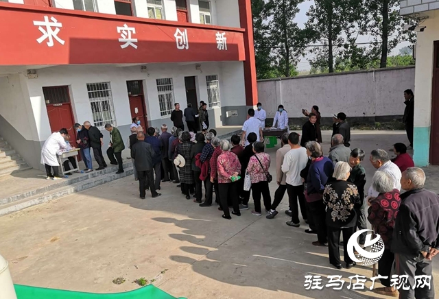 汝南縣宿鴨湖街道為轄區(qū)貧困戶、老年人免費(fèi)體檢