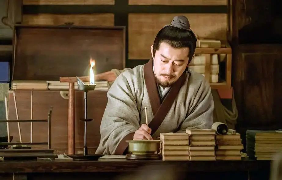 范仲淹念書時，每月有多少生活費？