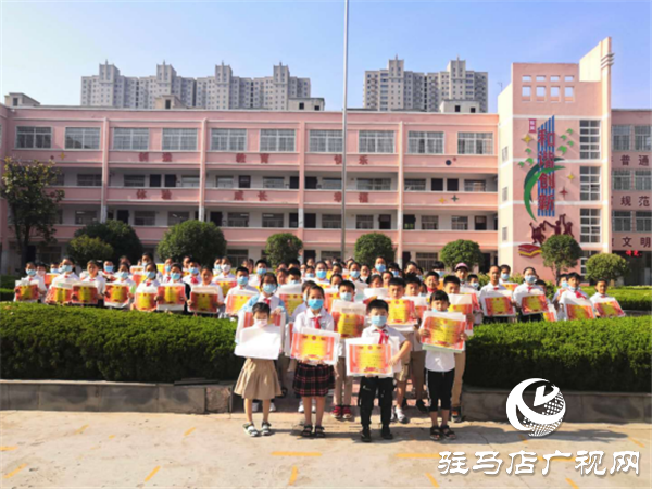  駐馬店市第二十四小學(xué)開展“筆墨抒懷，共抗疫情”活動(dòng)
