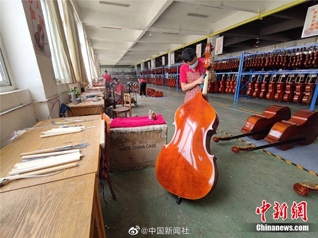 老鄉(xiāng)幫老鄉(xiāng)，師傅帶徒弟，確山農(nóng)民華麗轉(zhuǎn)變?yōu)?ldquo;制琴師”
