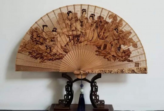 讀過金庸的武俠小說，但你看過金庸畫的扇面嗎？