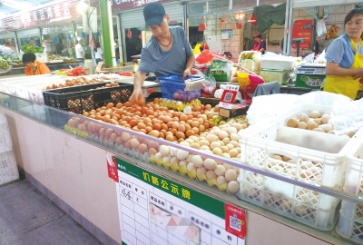 番茄炒雞蛋能可勁兒放雞蛋了 河南雞蛋價格進入“2元時代”