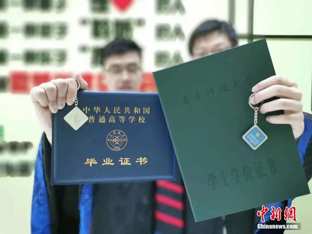 自制芯片、印章…這些高校畢業(yè)禮物“硬核”又暖心