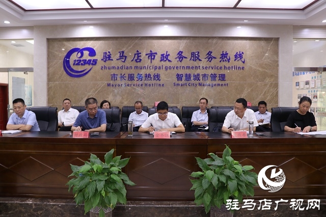 市委常委、常務(wù)副市長(zhǎng)金冬江現(xiàn)場(chǎng)接聽“12345”熱線