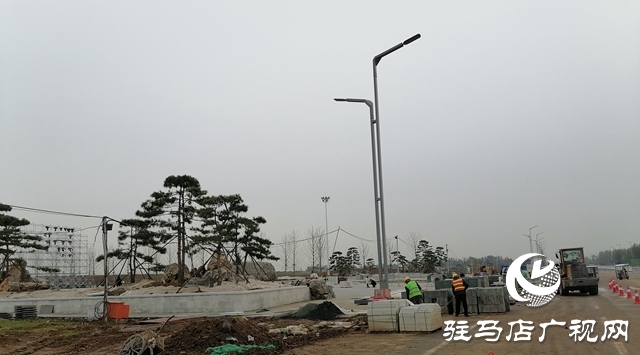 【組圖】第三屆中國農民電影節(jié)活動廣場及舞臺正緊張鋪設和搭建