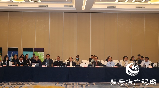 第三屆中國農(nóng)民電影節(jié)影視文化產(chǎn)業(yè)論壇暨鄉(xiāng)村題材影視劇本研討會舉行