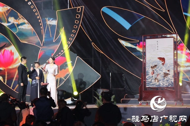 宿鴨湖畔慶豐收 梁祝故里話振興 2020中國(guó)農(nóng)民豐收節(jié)——第三屆中國(guó)農(nóng)民電影節(jié)在汝南縣開幕
