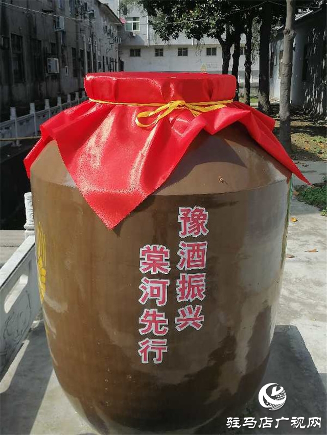 把酒話(huà)振興，攜手謀合作----中央省市媒體采風(fēng)團(tuán)走進(jìn)棠河酒業(yè)