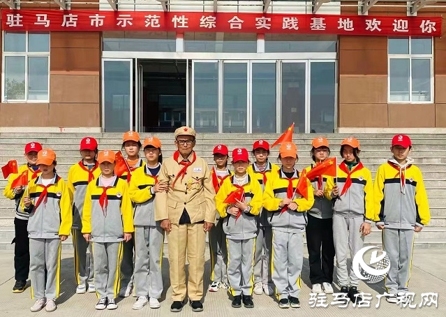 傳承和發(fā)揚(yáng)偉大的抗美援朝精神 做新時代好少年  ——聽中國人民志愿軍老戰(zhàn)士“李榮四爺爺”講抗美援朝的故事