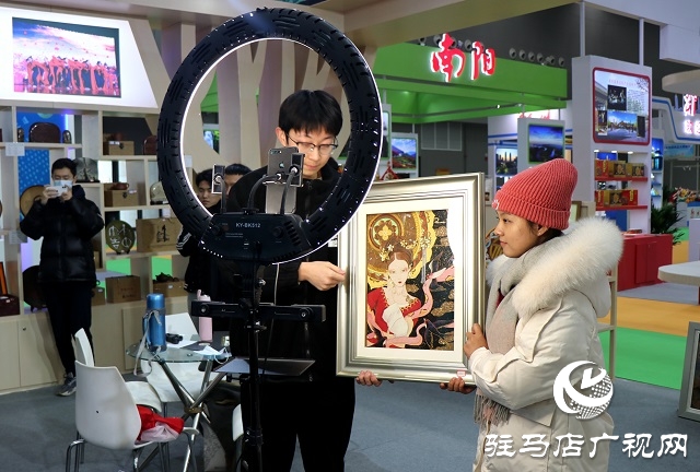 走進(jìn)文旅產(chǎn)業(yè)博覽會感受文創(chuàng)產(chǎn)品、非遺手工藝別樣魅力