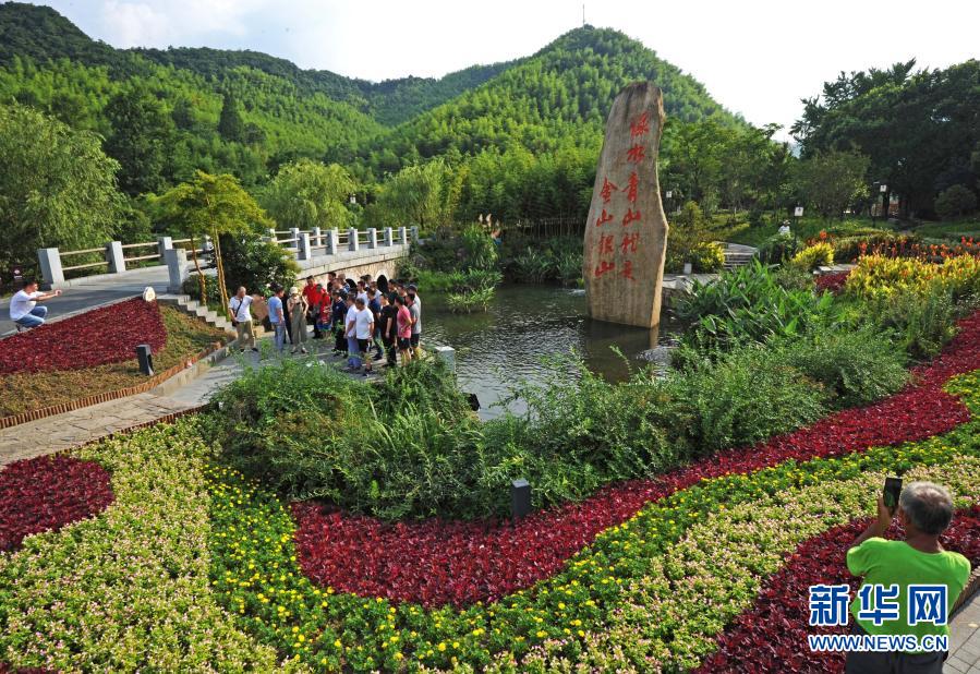從中央財(cái)經(jīng)委會(huì)議看以習(xí)近平同志為核心的黨中央引領(lǐng)“十三五”經(jīng)濟(jì)社會(huì)發(fā)展