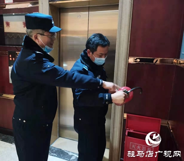 平輿警方組織開(kāi)展公共聚集場(chǎng)所集中清查行動(dòng)
