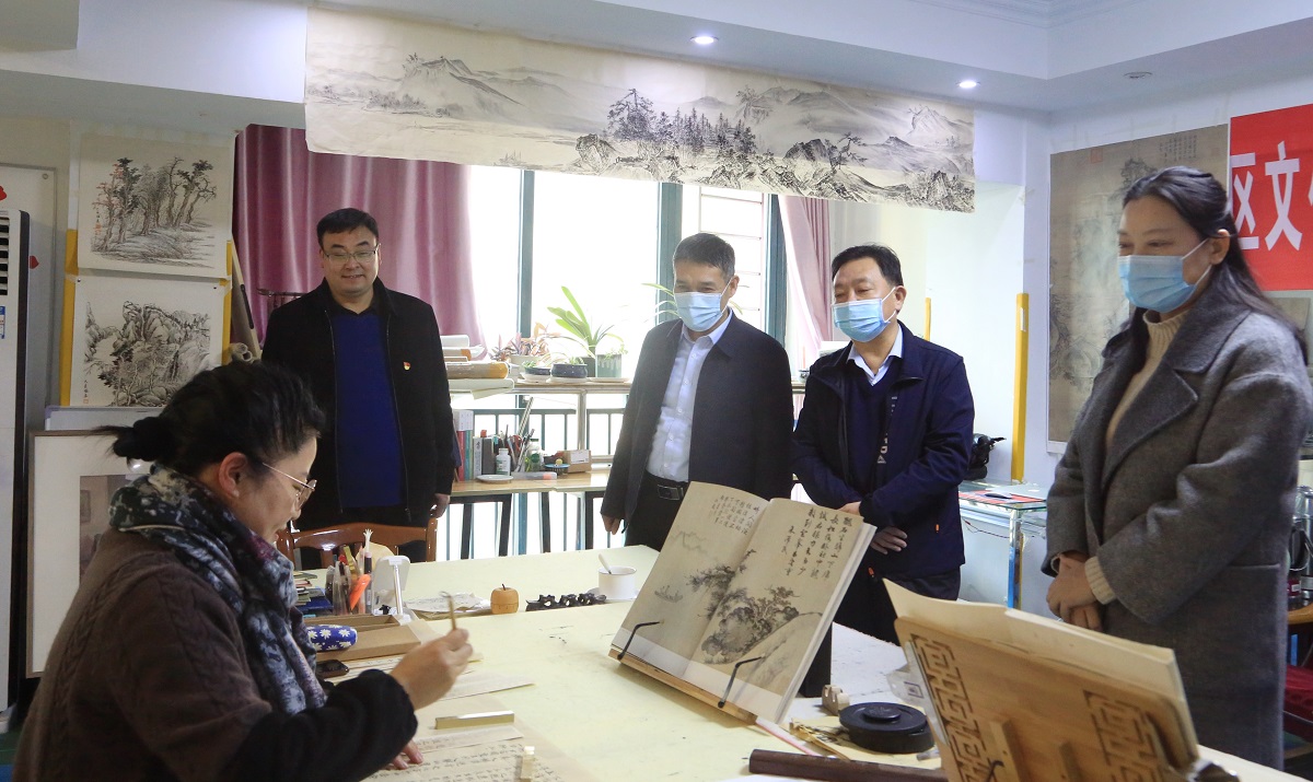 駐馬店市驛城區(qū)委常委、宣傳部長(zhǎng)張德武調(diào)研文化工作